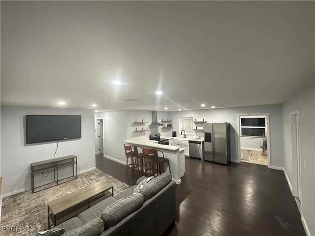 2323 Clifford St in Ft. Myers, FL - Building Photo - Building Photo