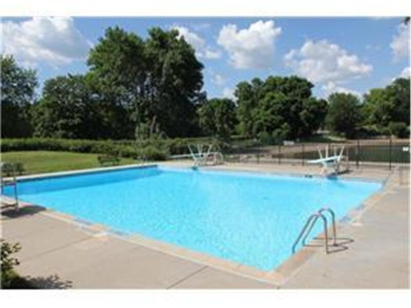 10829 Forestview Cir in Eden Prairie, MN - Building Photo