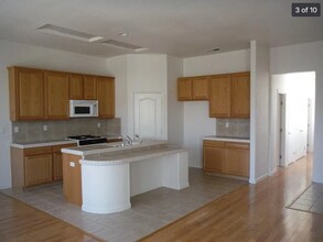 2254 Independence Pl in Hanford, CA - Building Photo - Building Photo