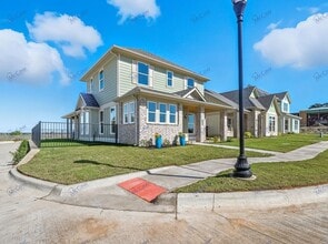 104 Cardinal Wds in Granbury, TX - Building Photo - Building Photo
