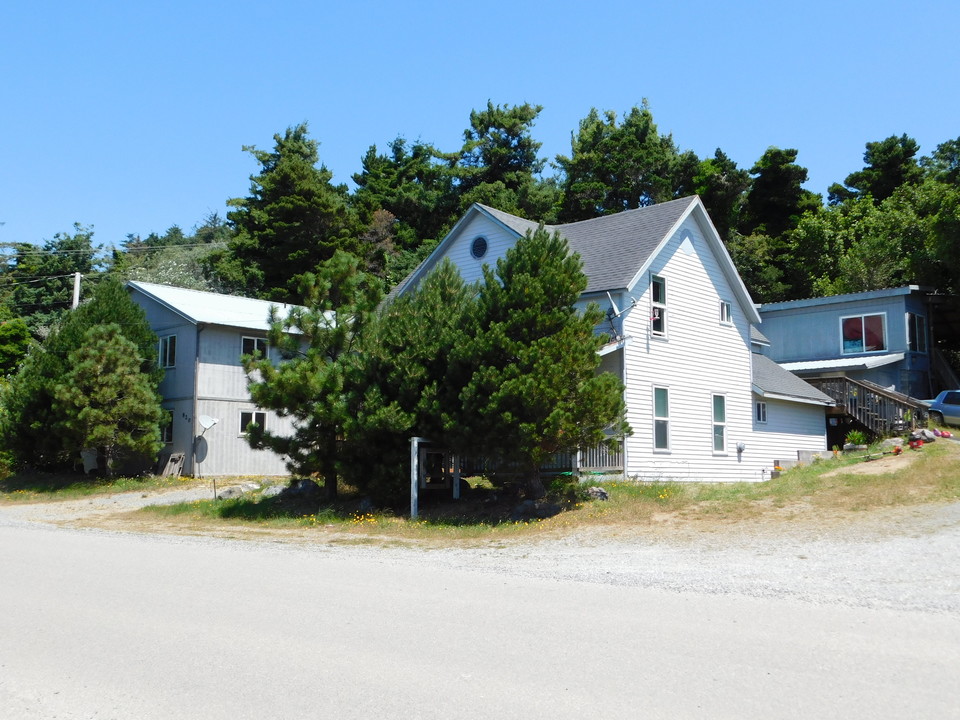 816 Jackson St in Port Orford, OR - Building Photo