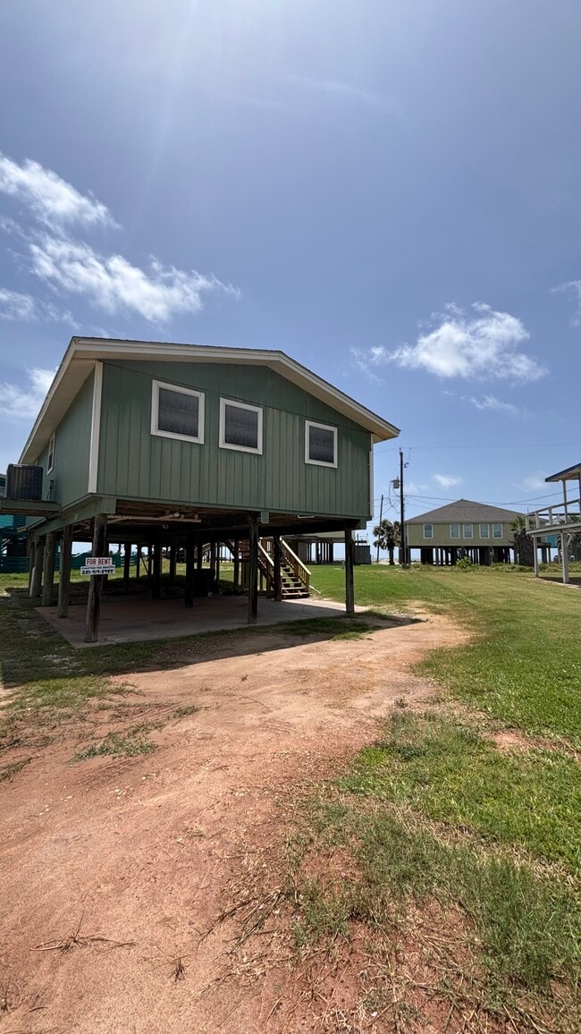 611 Seashell Dr in Surfside Beach, TX - Building Photo - Building Photo