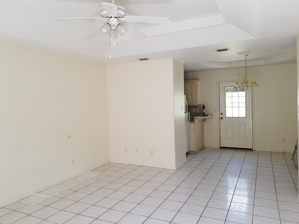 1200 Violet Ave in McAllen, TX - Foto de edificio