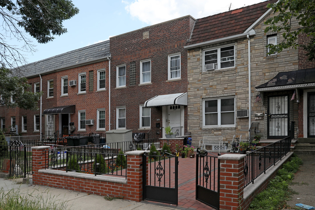 2 Family Townhouse in Astoria in Astoria, NY - Foto de edificio