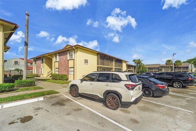 10035 Winding Lake Rd in Sunrise, FL - Building Photo - Building Photo