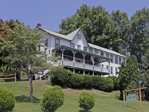 144 Lakeside Dr W in Belvidere, NJ - Foto de edificio - Building Photo
