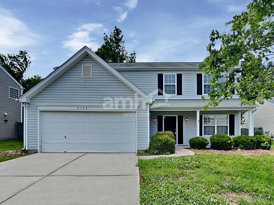 4104 Hunters Trail Dr in Indian Trail, NC - Building Photo