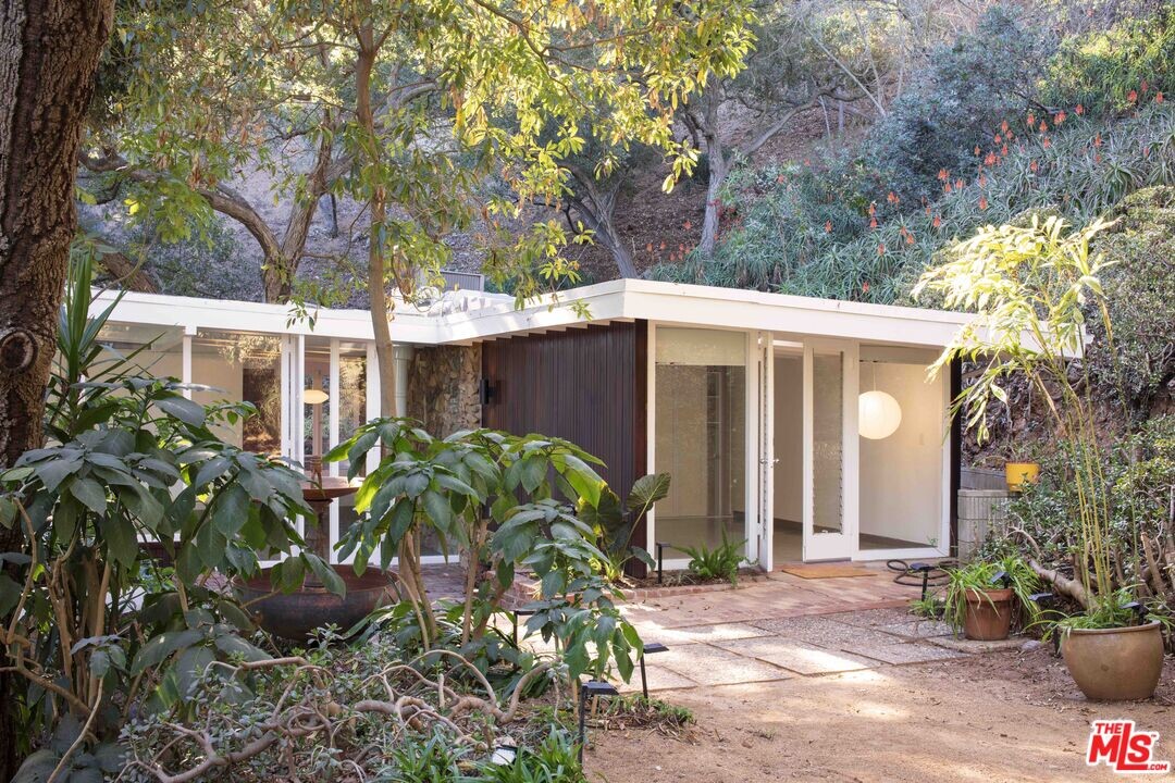 2351 Hermits Glen in Los Angeles, CA - Building Photo