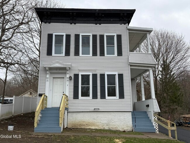 property at 7 Hewitt St