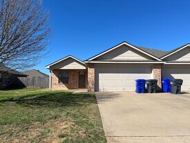 1209 Sironia Trail in McGregor, TX - Building Photo