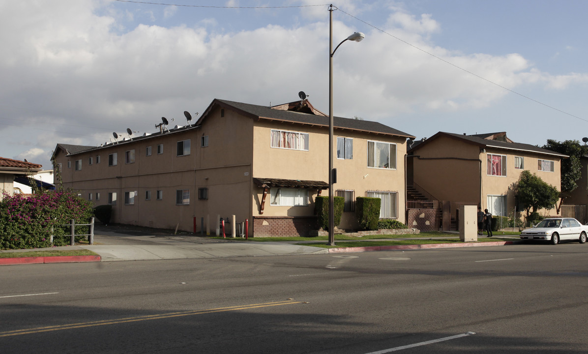 923-925 Standard Ave in Santa Ana, CA - Building Photo