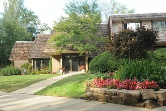 Overlook Arms Apartments in Cleveland Heights, OH - Foto de edificio - Building Photo