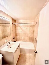 EAST 55 STREET, Unit 7B in New York, NY - Foto de edificio - Building Photo