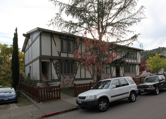 147 Ross St in San Rafael, CA - Foto de edificio - Building Photo