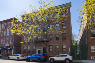 174 Cottage ST in East Boston, MA - Foto de edificio - Building Photo