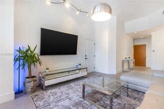 21205 Yacht Club Dr in Aventura, FL - Foto de edificio - Building Photo