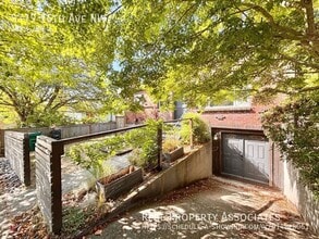 8319 16th Ave NW in Seattle, WA - Building Photo - Building Photo
