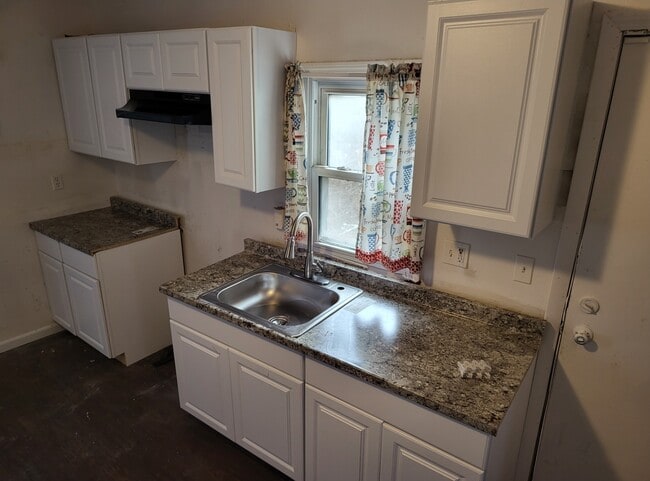 7 Kenyon St, Unit 2 bedroom, 1 bath