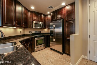 5350 E Deer Valley Dr in Phoenix, AZ - Building Photo - Building Photo
