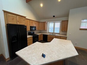 2480 NW Shields Dr in Bend, OR - Building Photo - Building Photo