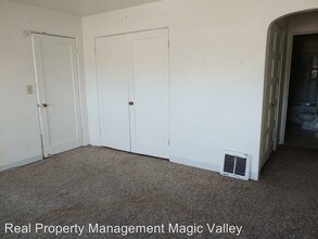 214 Blue Lakes Blvd-Unit -#1 in Twin Falls, ID - Building Photo - Building Photo