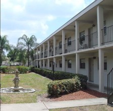 Sandanay Apartments in Tampa, FL - Building Photo - Building Photo