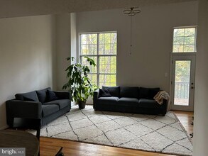 5833 Pin Oak Commons Ct in Burke, VA - Building Photo - Building Photo