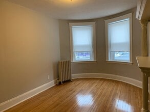 1367 Commonwealth Ave, Unit 3 in Boston, MA - Foto de edificio - Building Photo