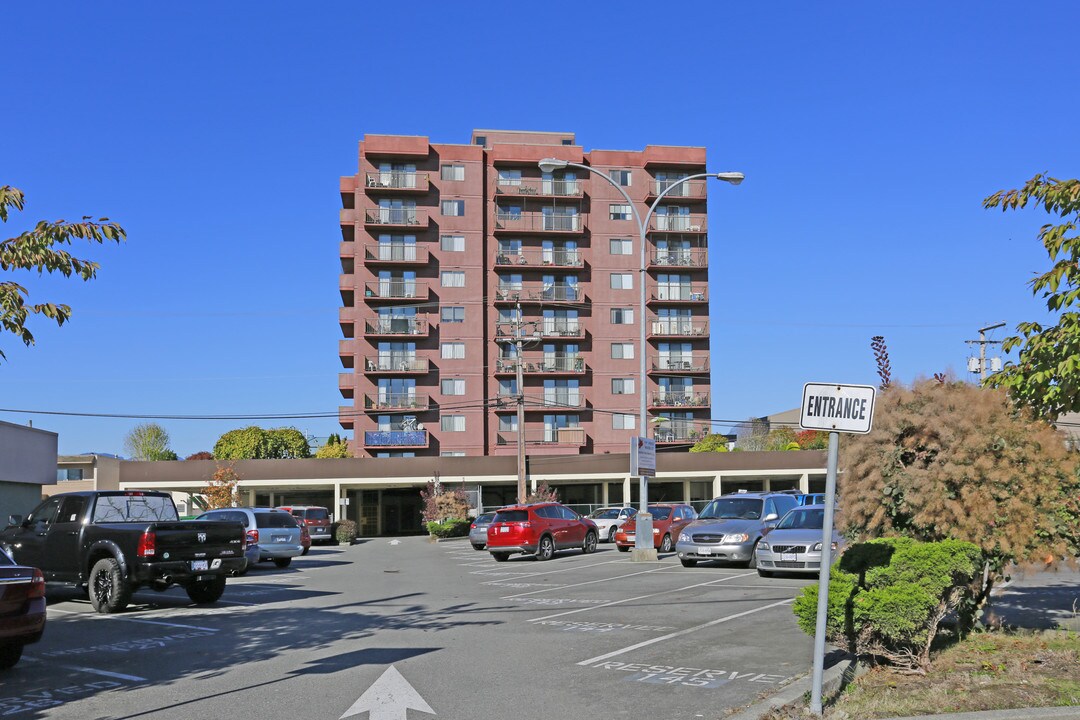 McIntosh Plaza in Maple Ridge, BC - Building Photo