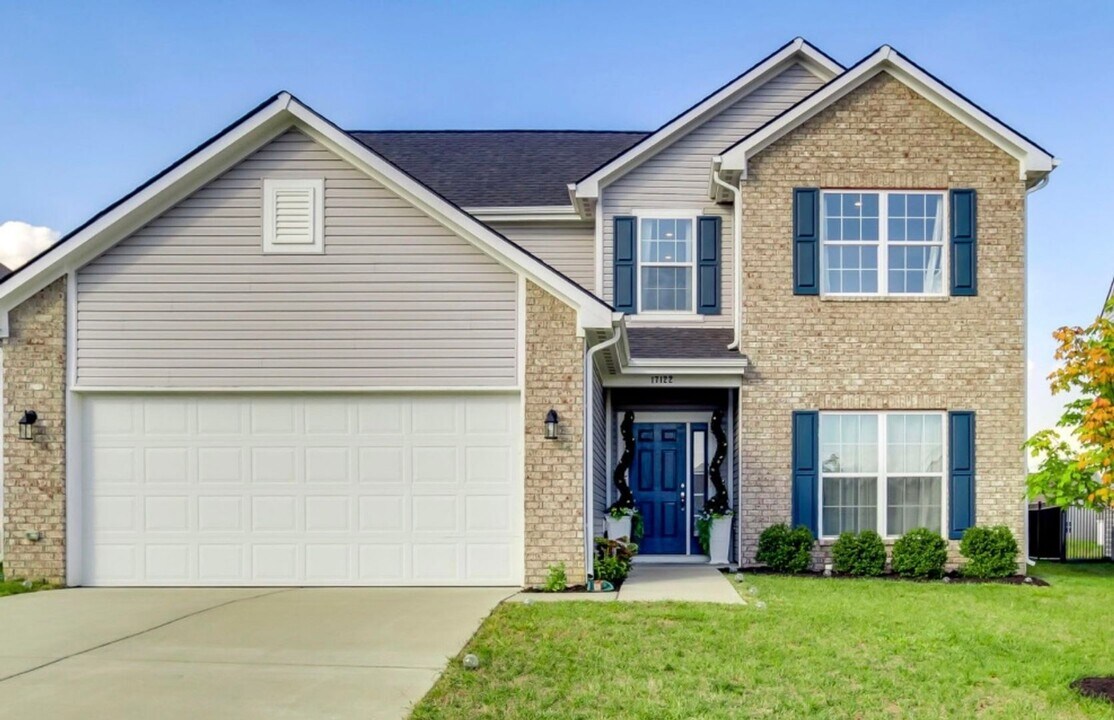 17122 Meander Wy in Louisville, KY - Building Photo