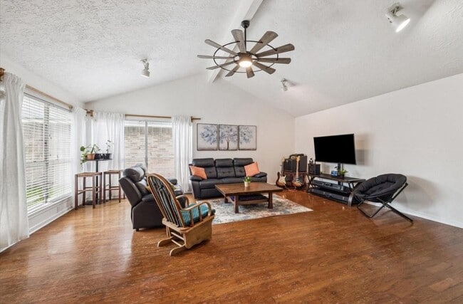 property at 11526 Villa Heights Dr