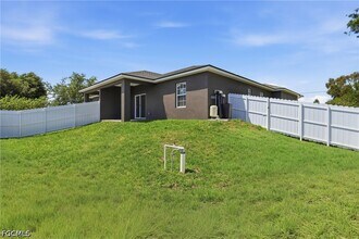 721 Ivan Ave S in Lehigh Acres, FL - Building Photo - Building Photo