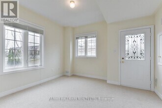 15 Old Colony Rd in Richmond Hill, ON - Building Photo - Building Photo