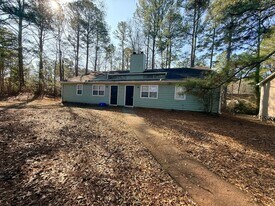 4101 Hawthorne Cir in Smyrna, GA - Building Photo