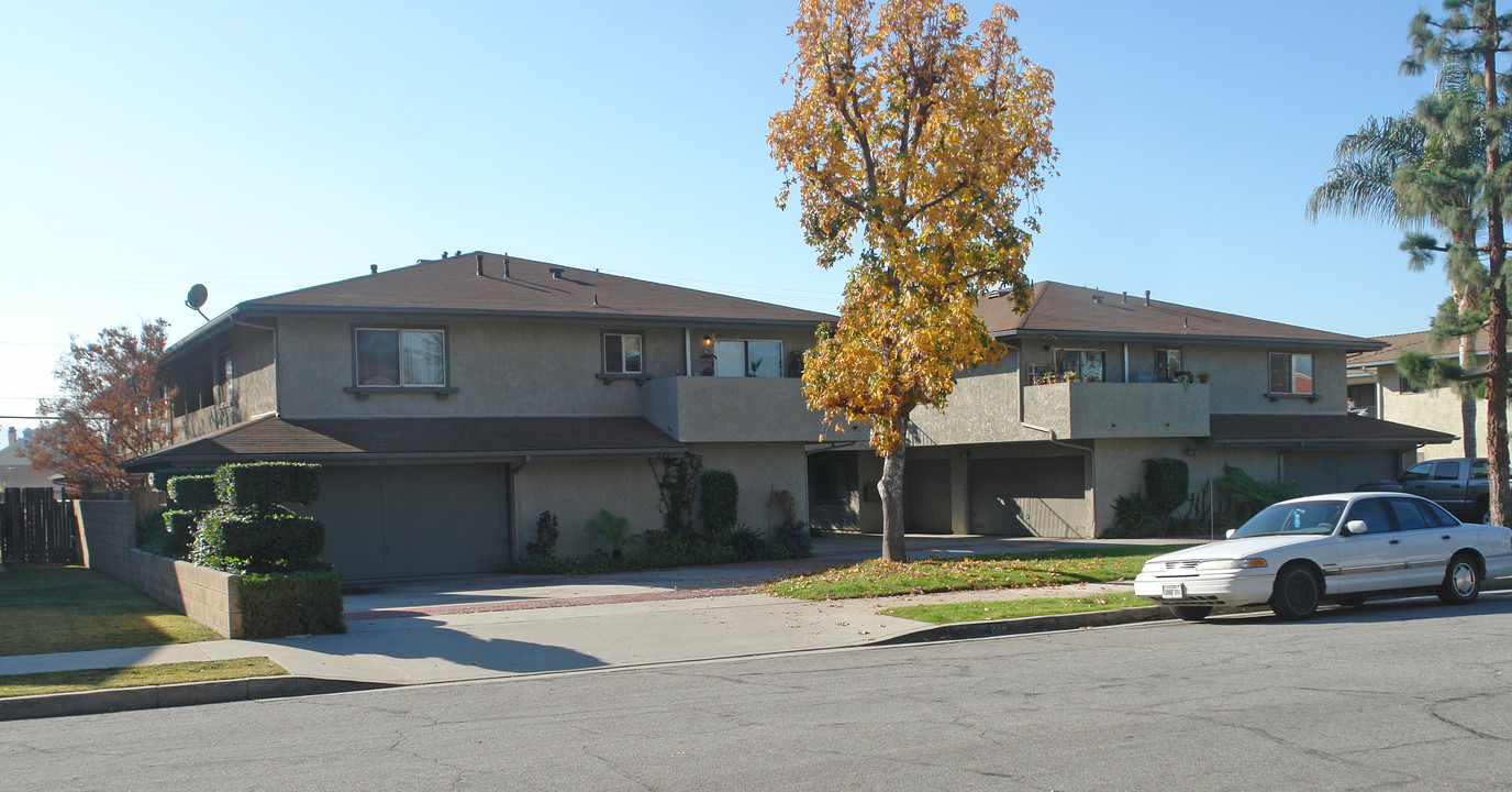 218-228 E Center St in Covina, CA - Building Photo