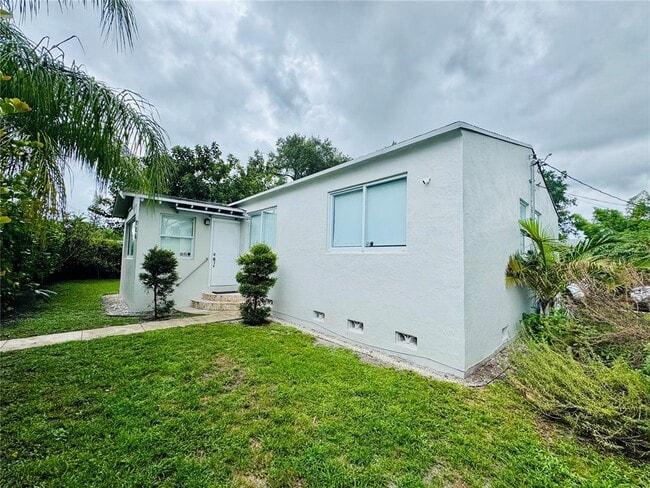 property at 920 N 26th Ave