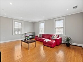 174 Middlesex Ave in Medford, MA - Foto de edificio - Building Photo