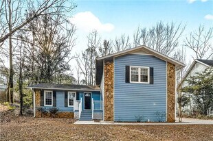 1075 Forest Heights Rd in Stone Mountain, GA - Building Photo