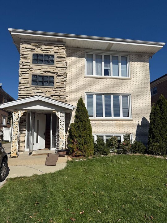 8604 W Carmen Ave in Norridge, IL - Building Photo