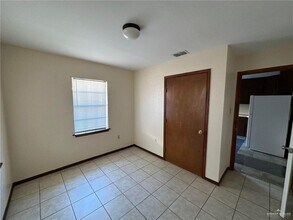 10 N Birch St in Pharr, TX - Building Photo - Building Photo