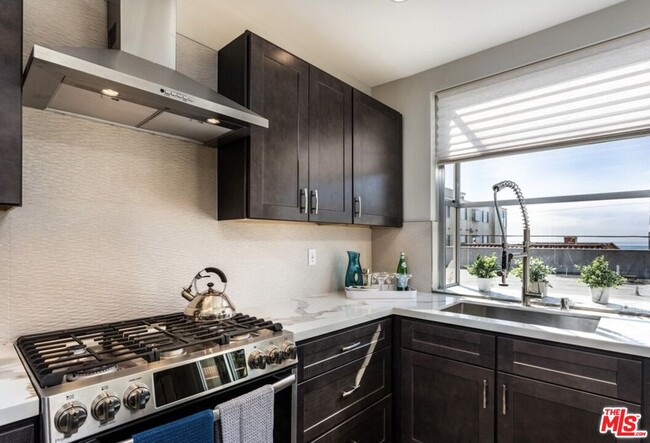 20 Catamaran St in Marina Del Rey, CA - Building Photo - Building Photo