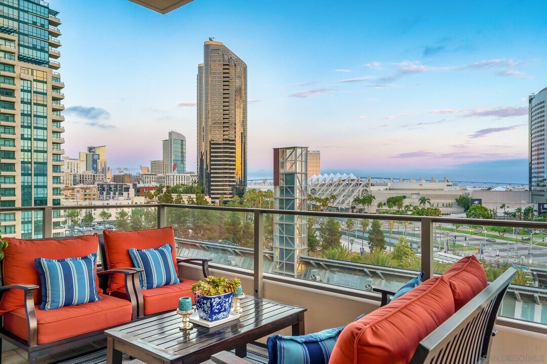 550 Front St in San Diego, CA - Building Photo