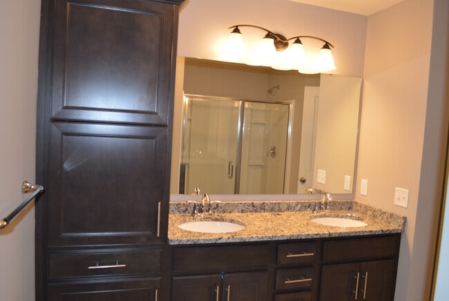 6974 Archer Ct in Inver Grove Heights, MN - Foto de edificio - Building Photo