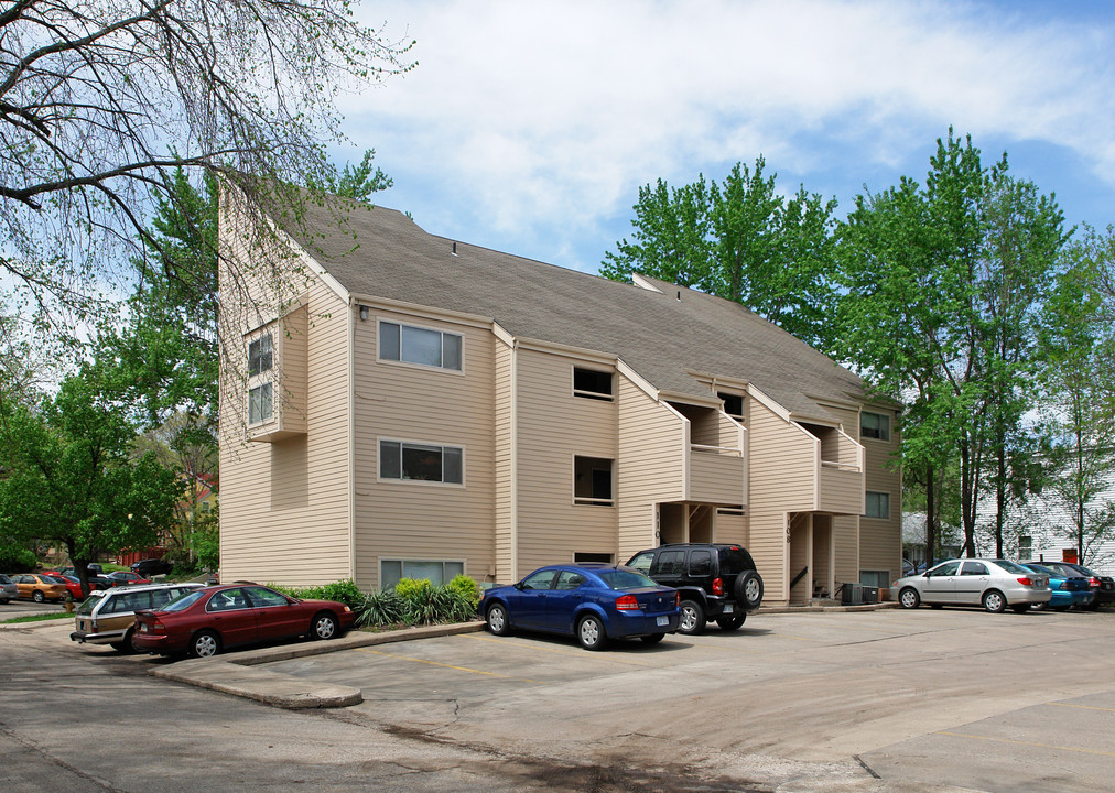 Hanover Place - 200 Hanover Pl #1 in Lawrence, KS - Foto de edificio