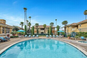 Villa Veneto at Palm Valley in San Jose, CA - Foto de edificio - Building Photo