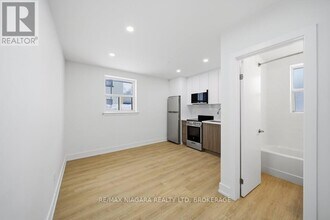 995 O'Connor Dr in Toronto, ON - Building Photo - Building Photo