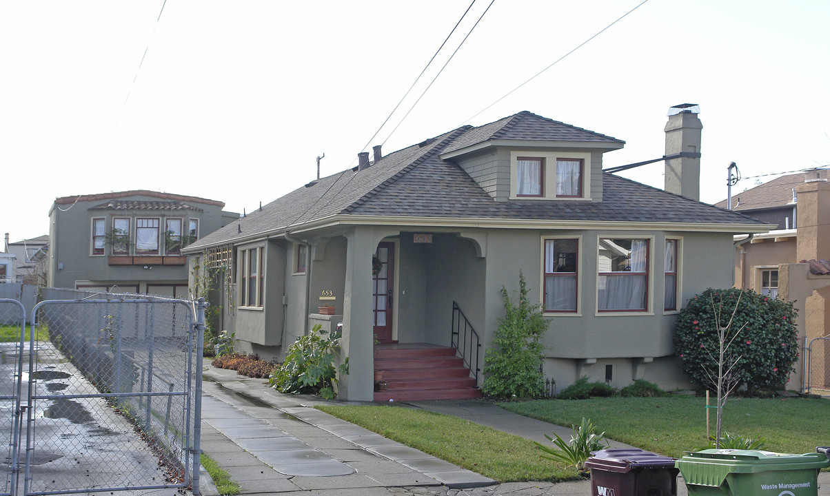 653 65th St in Oakland, CA - Foto de edificio