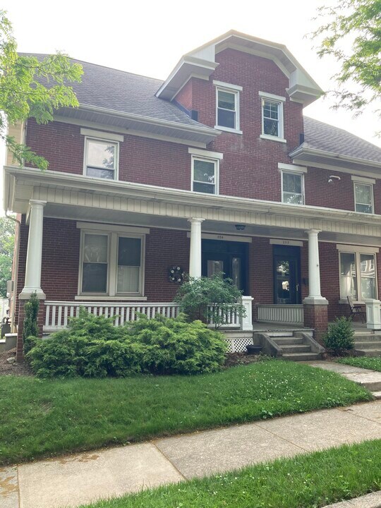 224 Cocoa Ave, Unit 1 in Hershey, PA - Foto de edificio