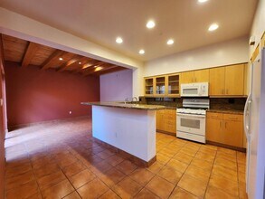 617 Avenida Colima in Santa Fe, NM - Building Photo - Building Photo