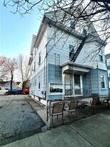 22 Heaton St in Pawtucket, RI - Building Photo